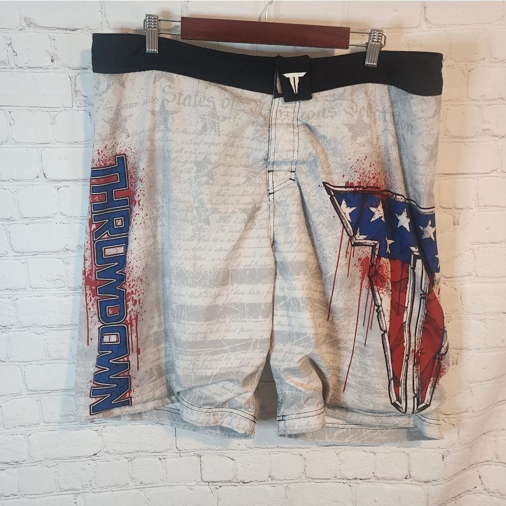 Men's Throwdown Graphic Shorts with American Flag Design, Size 38